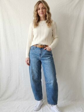 OLD NAVY Womens High-Rise Wow Barrel Leg Jeans Medium Wash Size 6 NWT